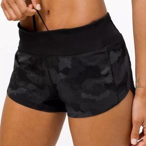 Lululemon black camo 2.5 inch inseam speed up shorts Sz 6